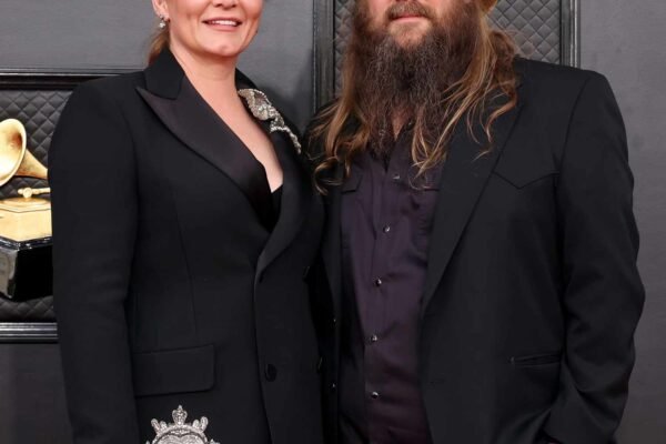 Does Chris Stapleton Sing With His Wife